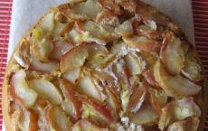 Как приготовить бисквитный пирог с яблоками по пошаговому рецепту с фото Испечь бисквит с яблоками